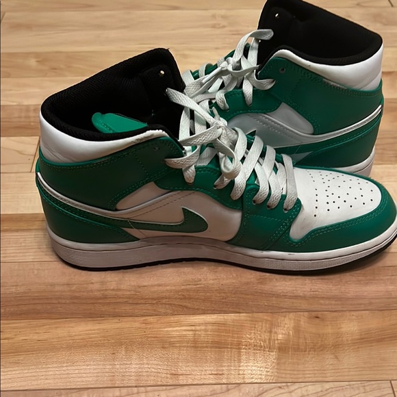 Mens Pre-owned Size 8 Nike Air Jordan 1 Mid - Green and White Sneakers. - Picture 5 of 7